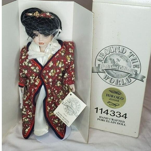 Hiroko Papa Tung Around the World Porcelain Doll Orignal Bx Asian Cultural Dress - Picture 4 of 5